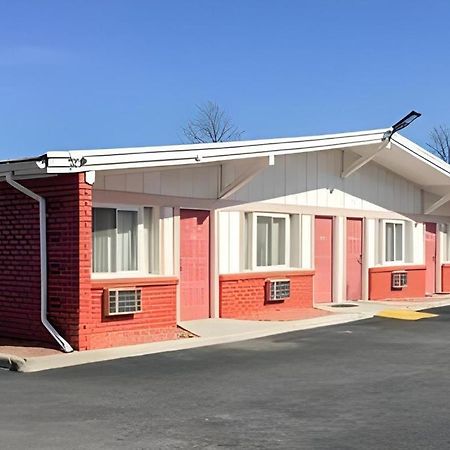 Travelodge By Wyndham Bay Shore Long Island Exterior foto