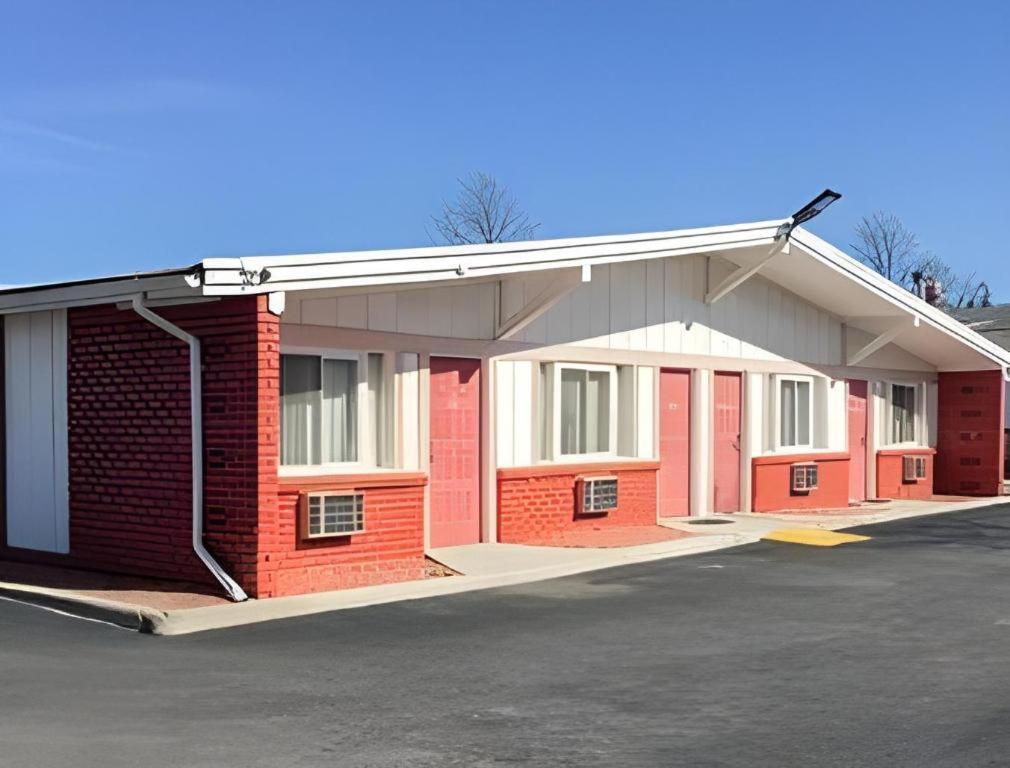 Travelodge By Wyndham Bay Shore Long Island Exterior foto