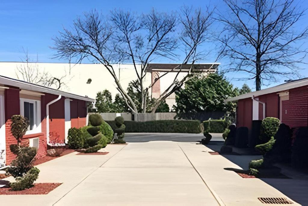 Travelodge By Wyndham Bay Shore Long Island Exterior foto